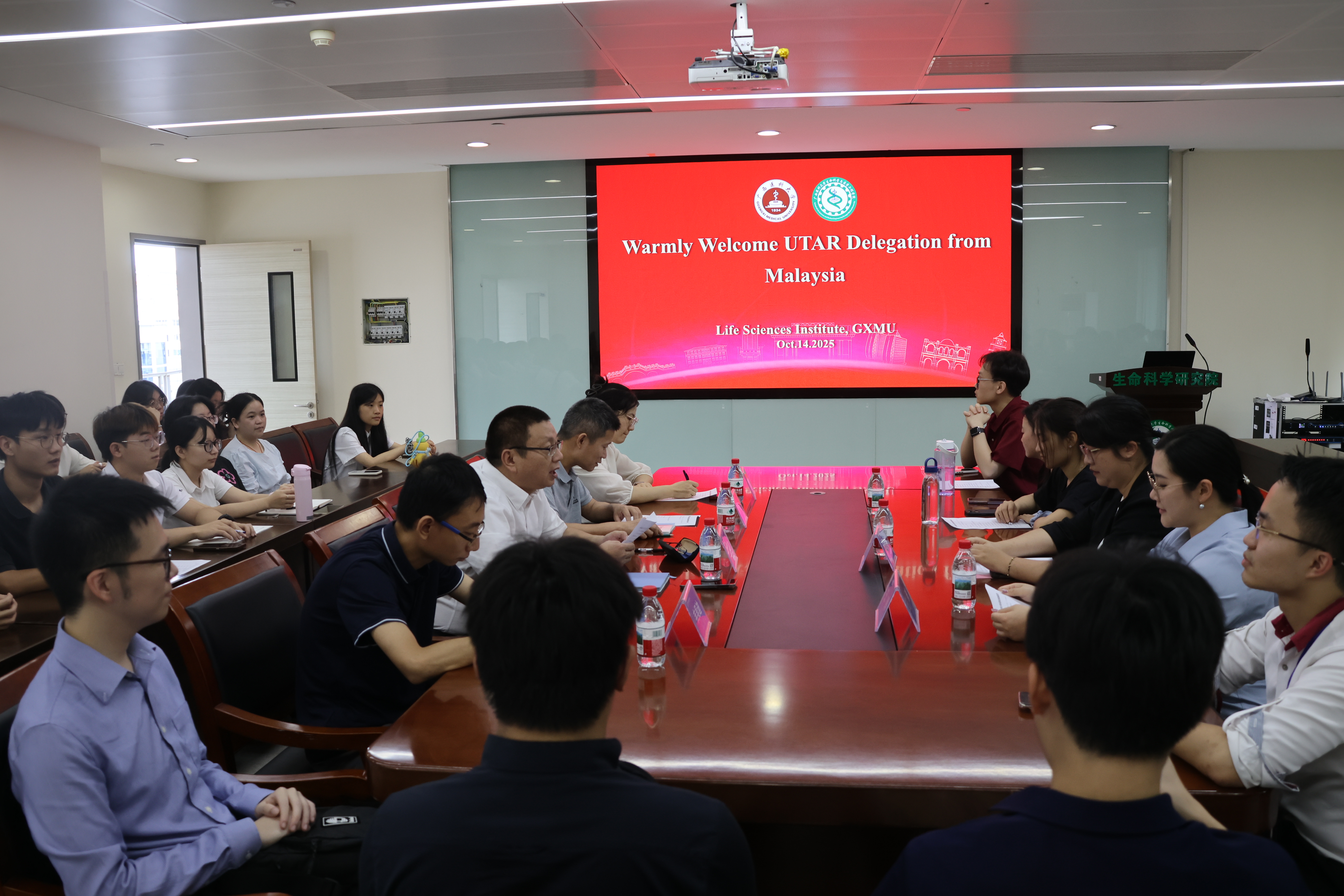 马来西亚拉曼大学交流团到访生命科学与医学工...